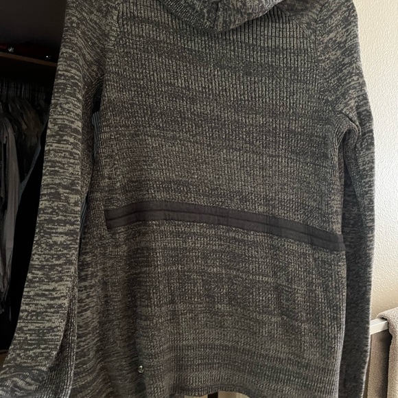 Lululemon sweater size 6 worn once - Picture 5 of 5